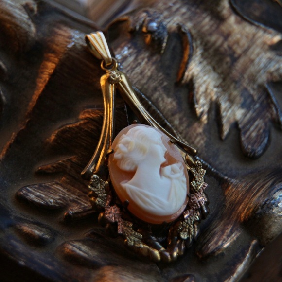 Vintage 1940-50’s Shell Cameo and Brass Pendant
